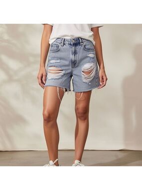 American Eagle Distressed Mom Short Size 8